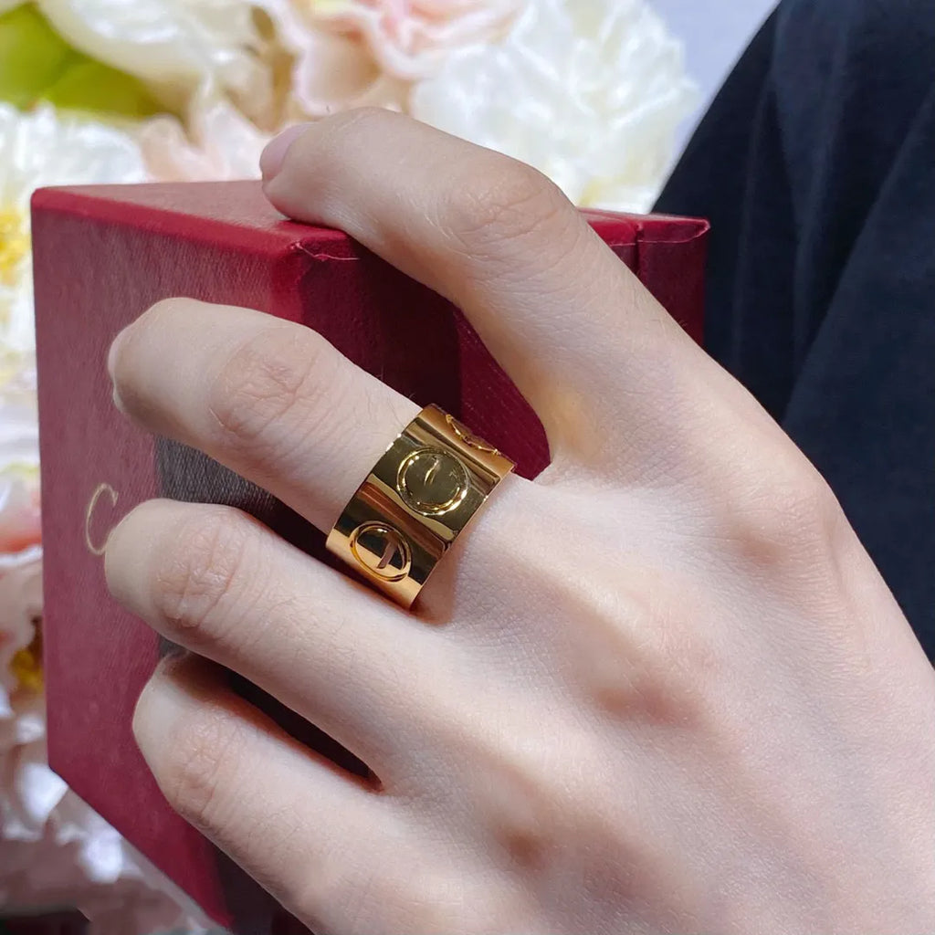 LOVE ring, small model, 1 diamond