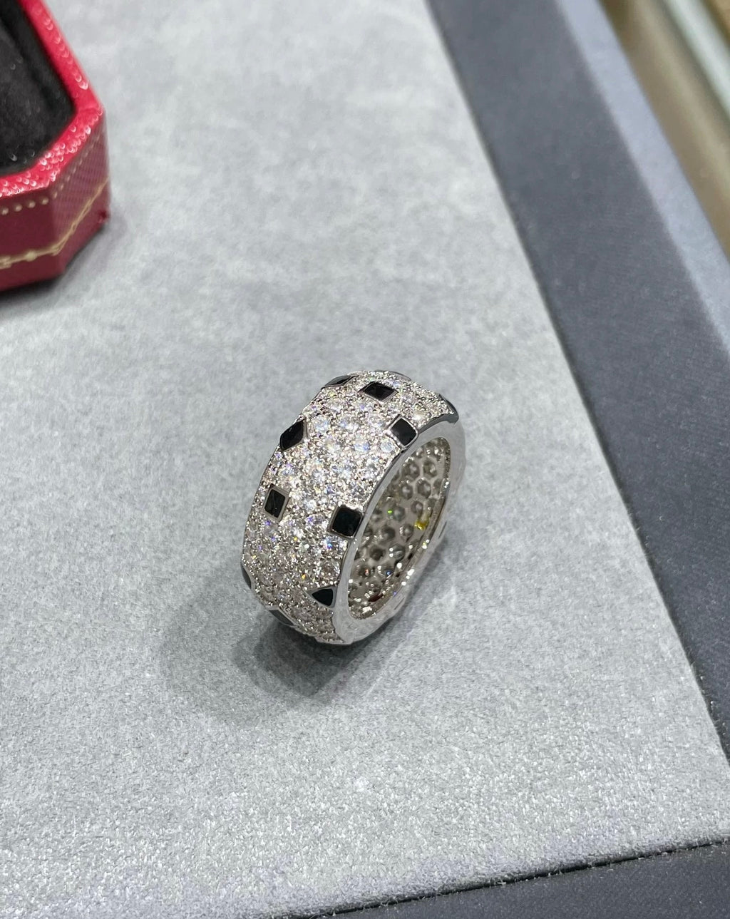 Panthère de ring, paved  White gold, onyx, diamond