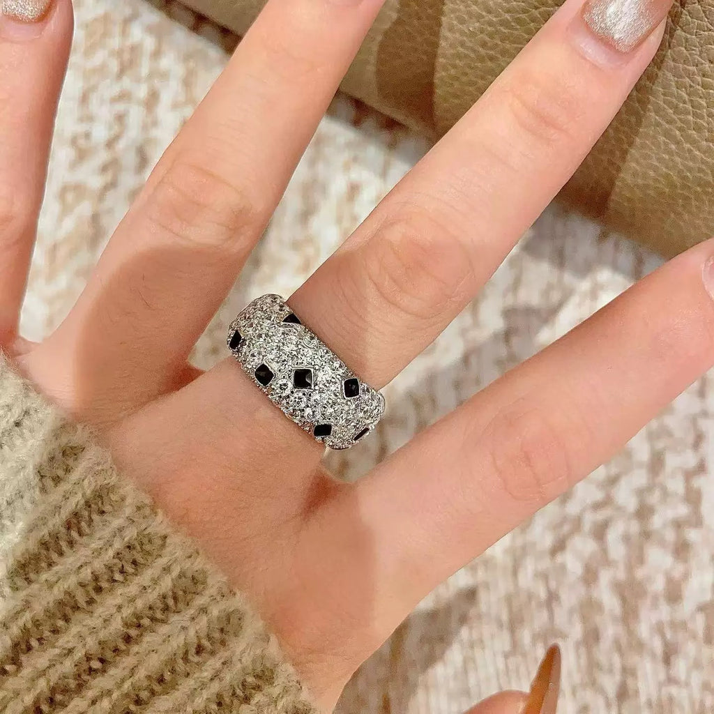 Panthère de ring, paved  White gold, onyx, diamond