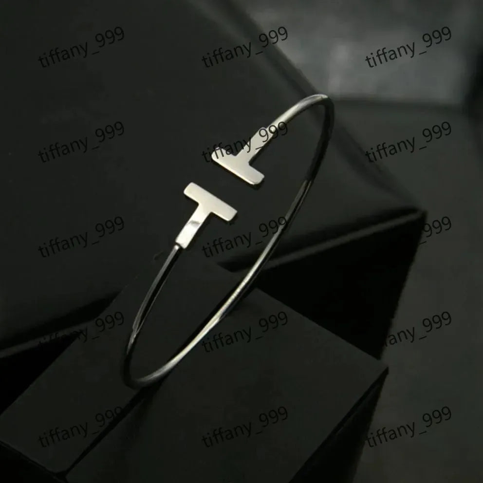 Black Onyx Wire Bracelet in Rose Gold