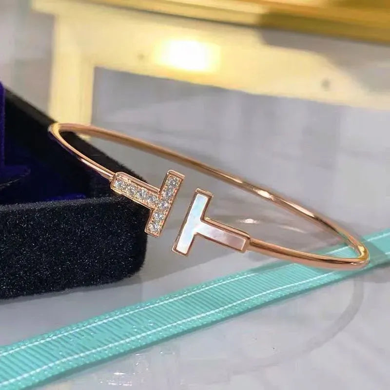 Black Onyx Wire Bracelet in Rose Gold