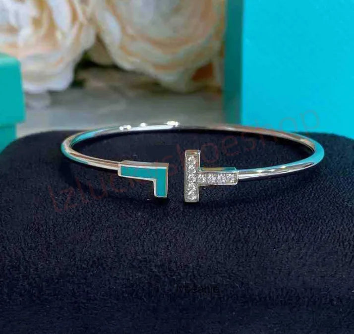 Black Onyx Wire Bracelet in Rose Gold