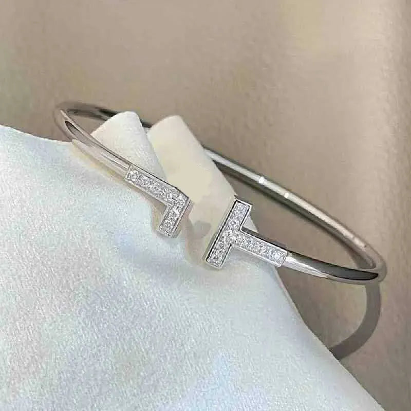 Black Onyx Wire Bracelet in Rose Gold