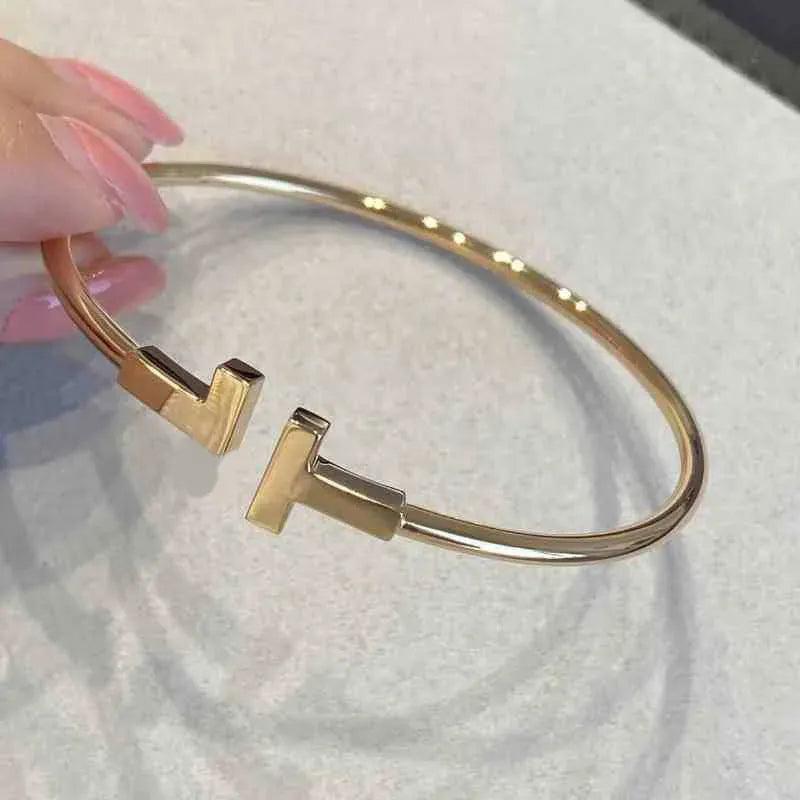 Black Onyx Wire Bracelet in Rose Gold