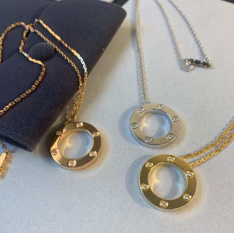 LOVE pendant, 5 diamonds